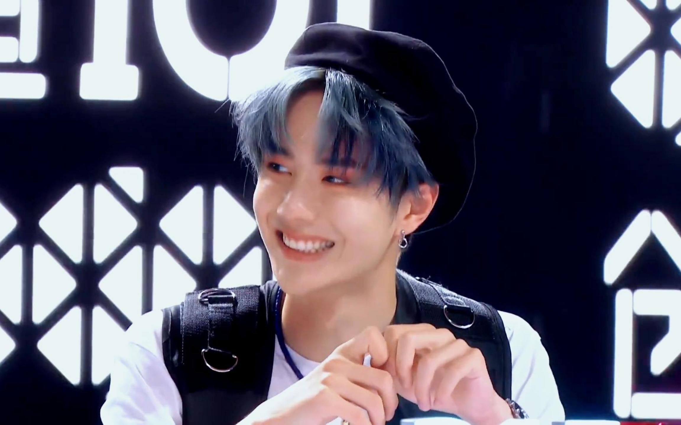 王一博又因为跟粉丝的互动上热搜了,先是王一博在现场接受采访的时候