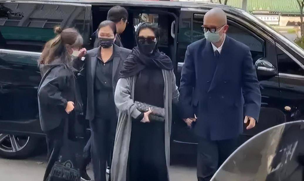 大s穿"透视装"参加葬礼,这波操作再也洗不白了!