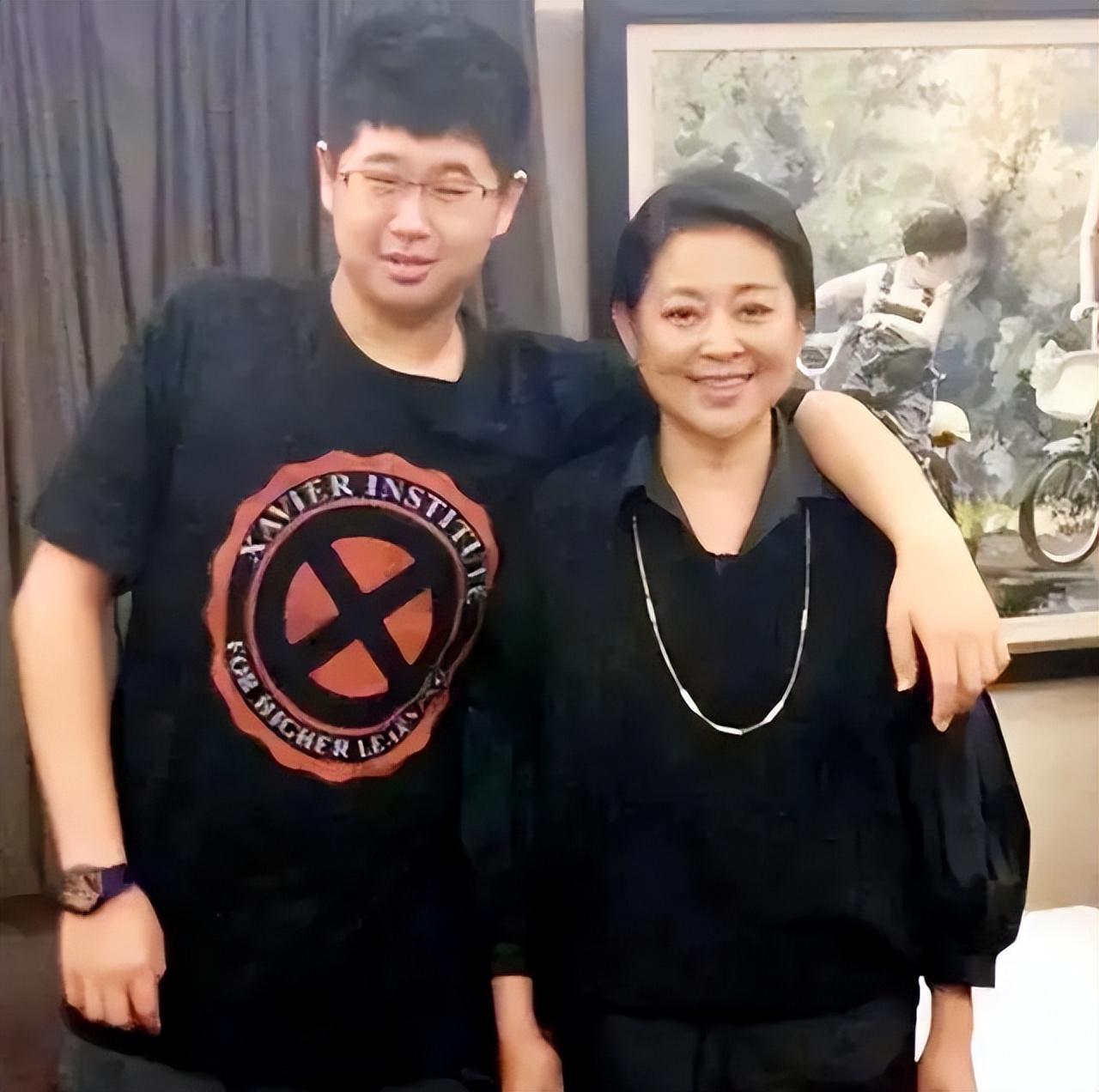 王文澜:与倪萍离婚,弃生病儿子,被骂18年,如今70岁一人生活