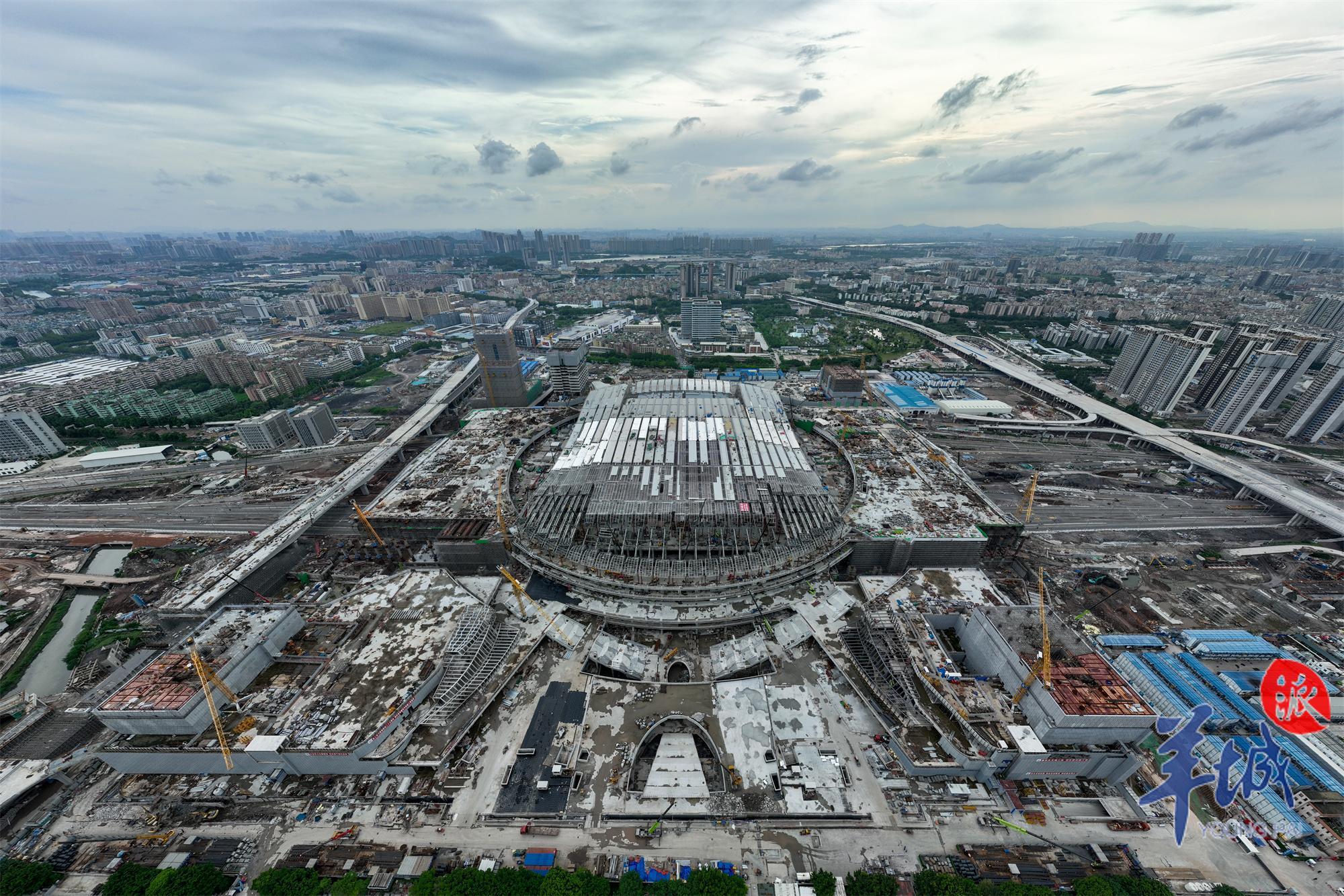 新建广州白云站全面封顶