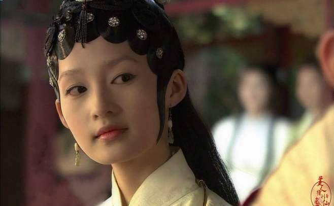 薛宝钗在曹雪芹的笔下是一位可以与林黛玉平分秋色的美人,而李沁是