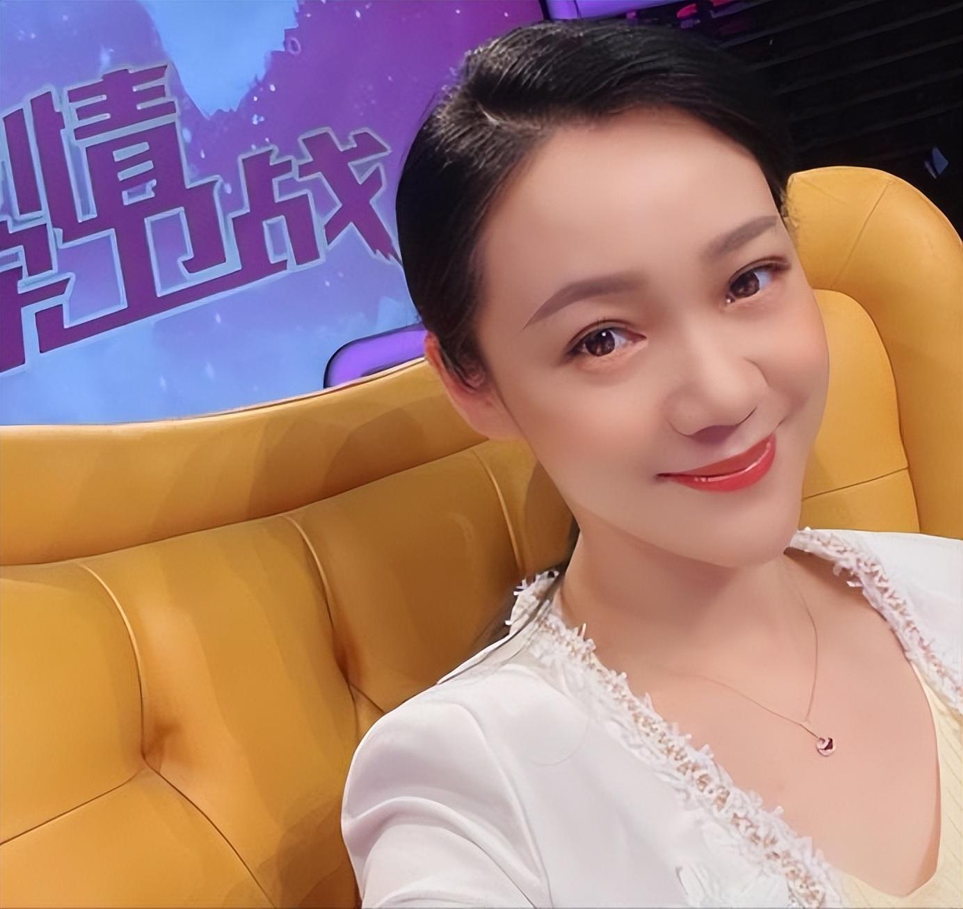 在安徽卫视工作的期间,因为她实力过硬,所以很快地崭露头