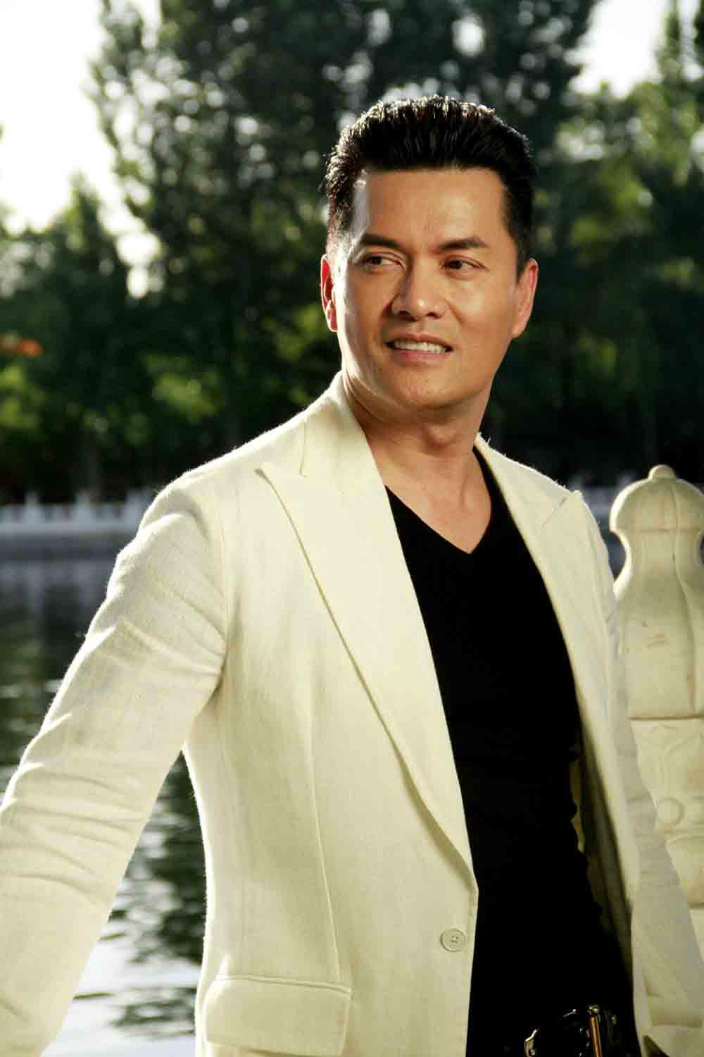 一婚娶周海媚,二婚娶邝美云,三婚娶亿万富婆,吕良伟到底凭啥?