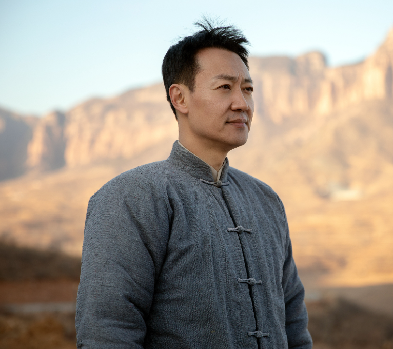 北京电影节,红毯上被"冷落"的辛柏青,诠释了什么才叫谦谦君子