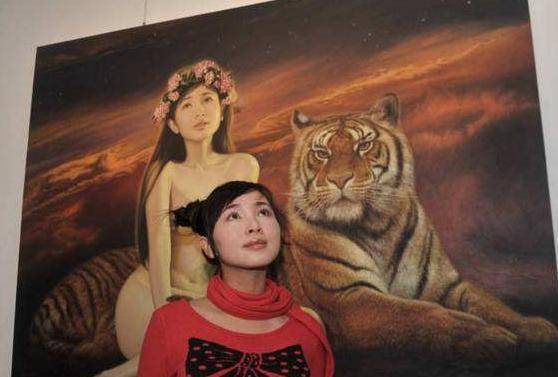 在当时李壮平一连创作了《东方女神山鬼系列》的油画,而画面中的主角