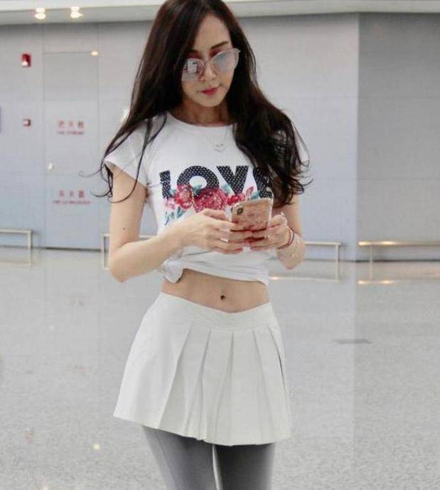 52岁萧蔷真不服老!晒健身视频身材曼妙,阿姨年纪少女颜