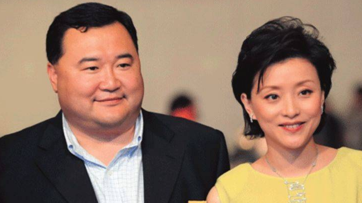 除了学历高,吴征的事业也很成功,据悉,吴征还曾担任香港亚洲电视的