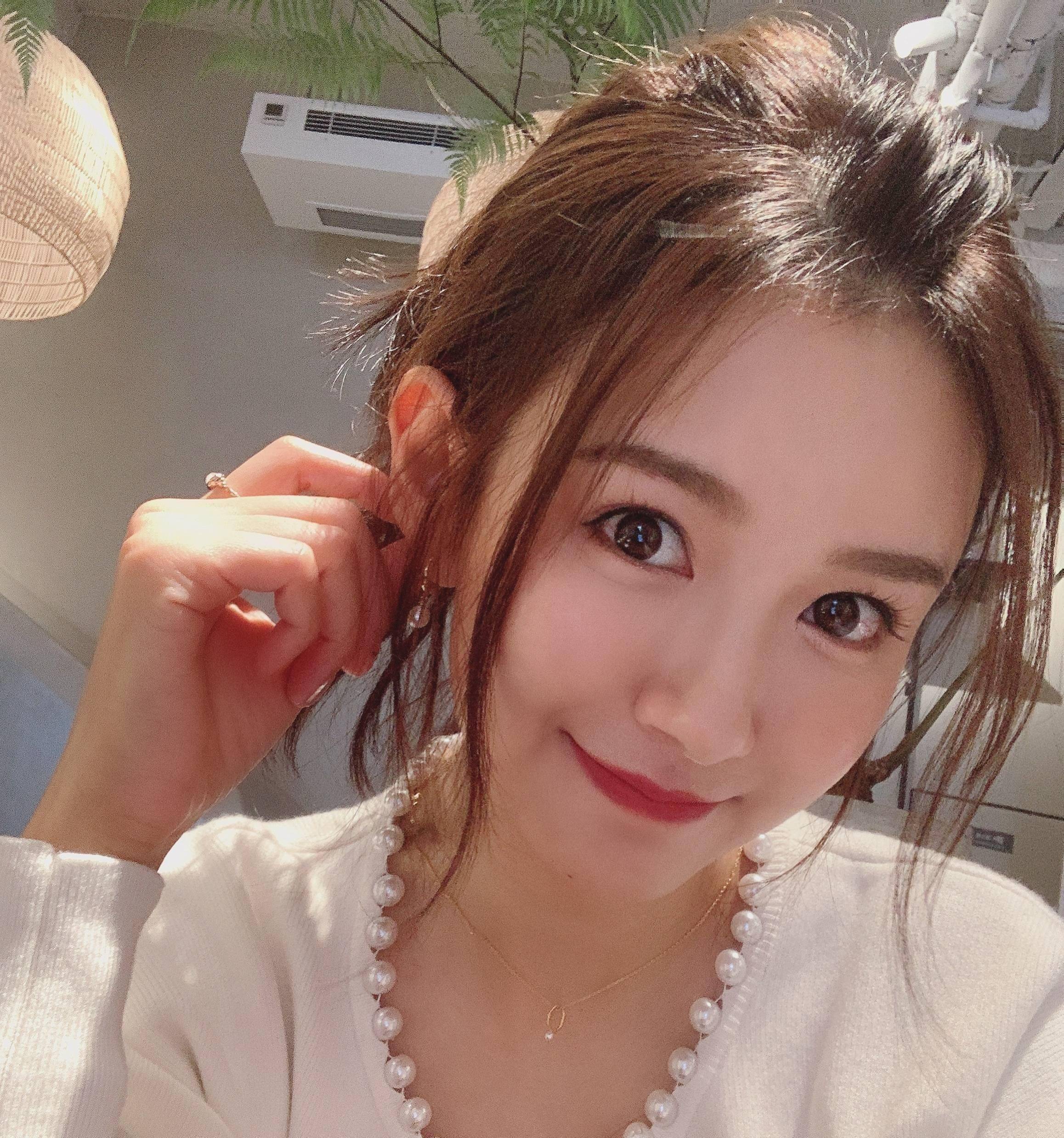 陈赫妻子张子萱风格越来越"杨颖化",正面撞脸baby,不看名字真分不清