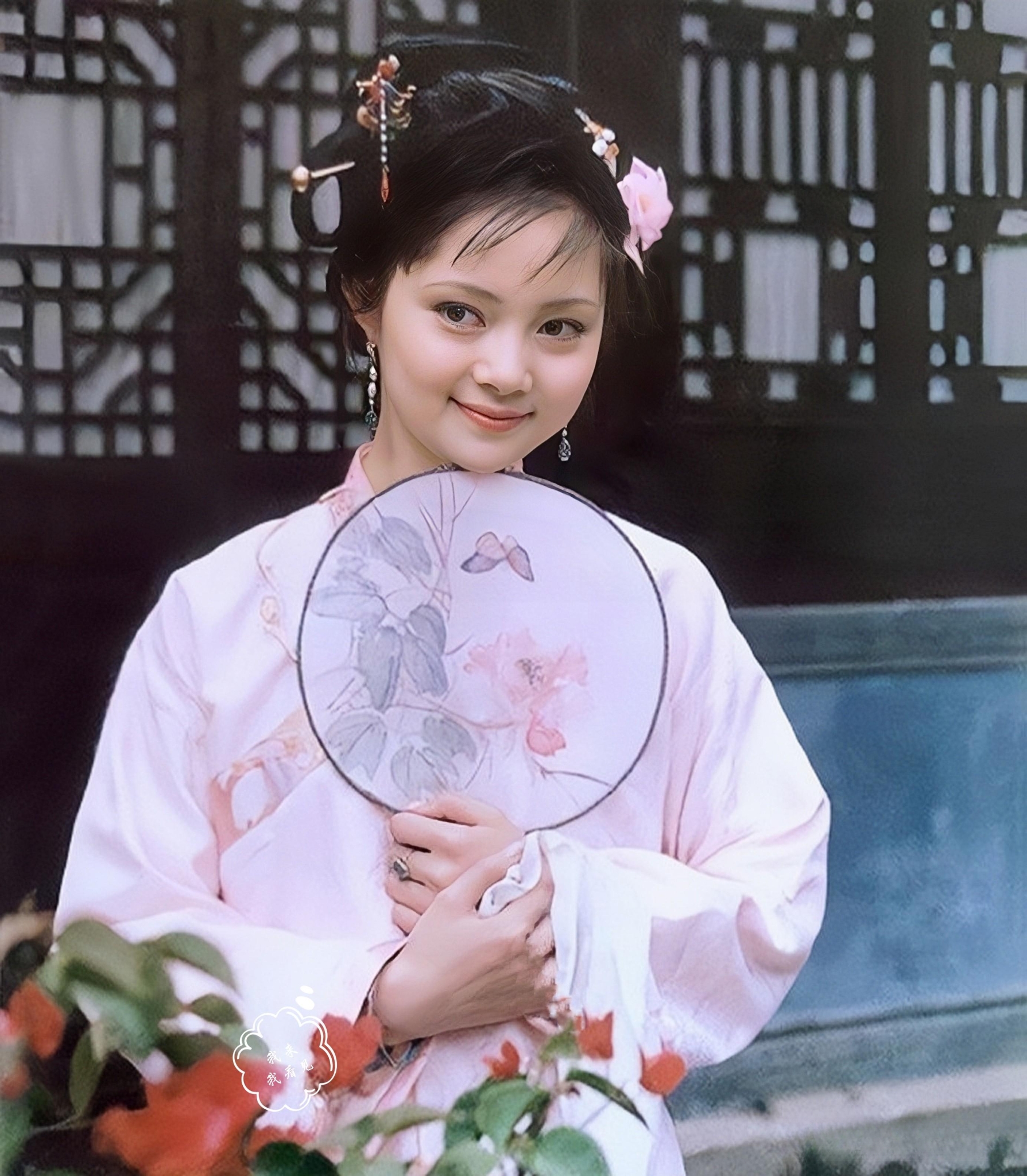回顾87版红楼梦,手执纨扇的优雅女子,今后的古装剧里还会有么