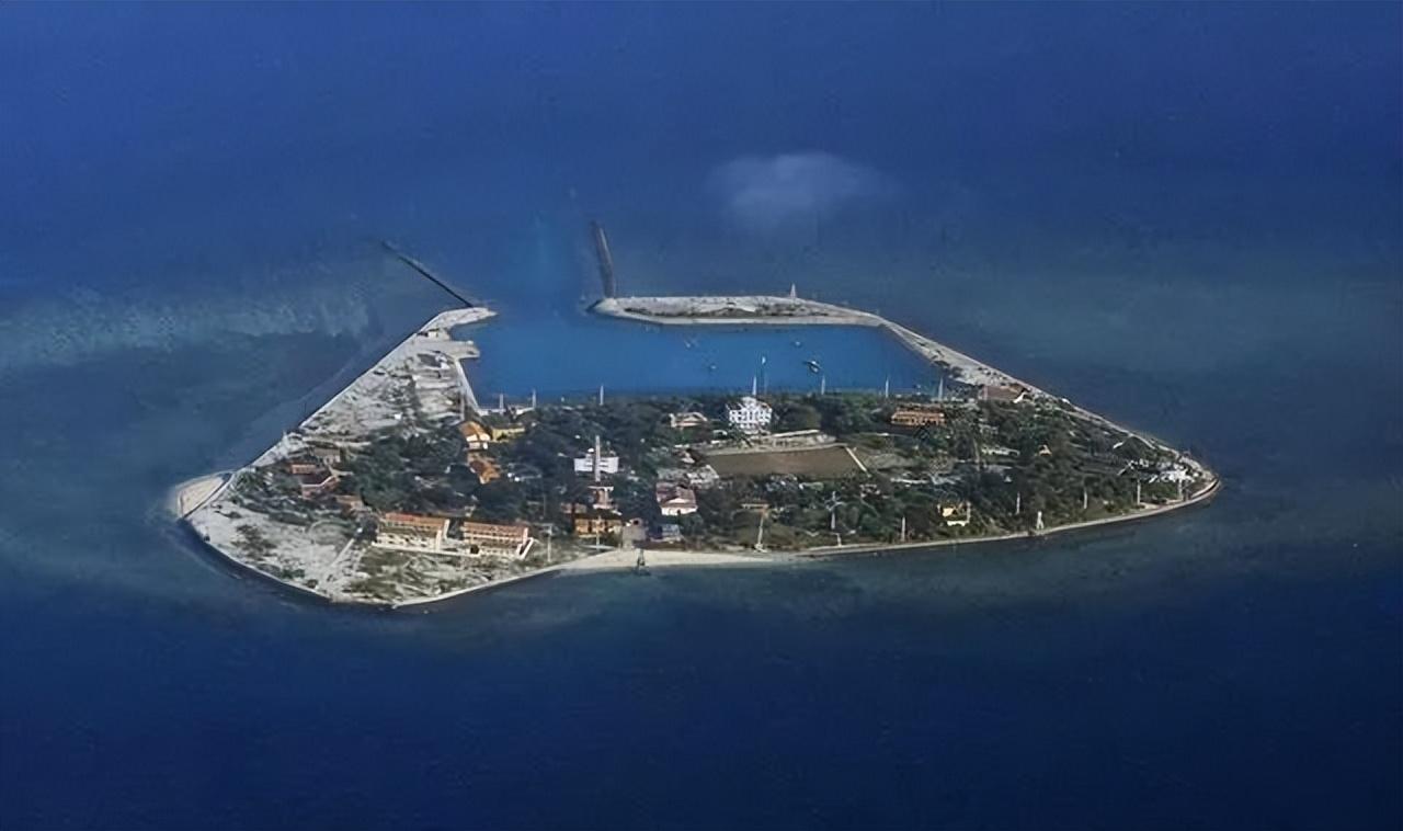 这些年,越南一直投入力量对南威岛进行非法扩建,他们的目的要把它打造