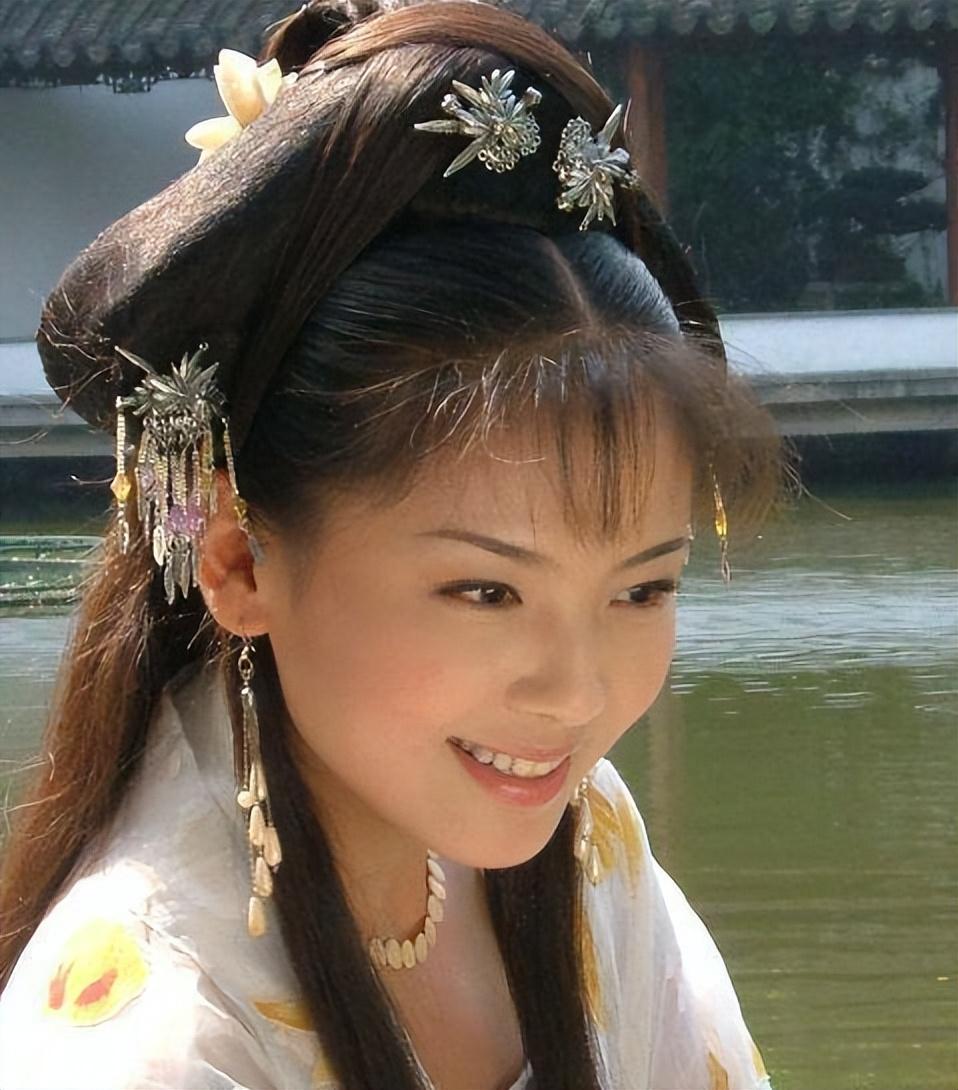 加上皮肤黑,观众看着总是出戏,因此新版《白蛇传》的风评并不好