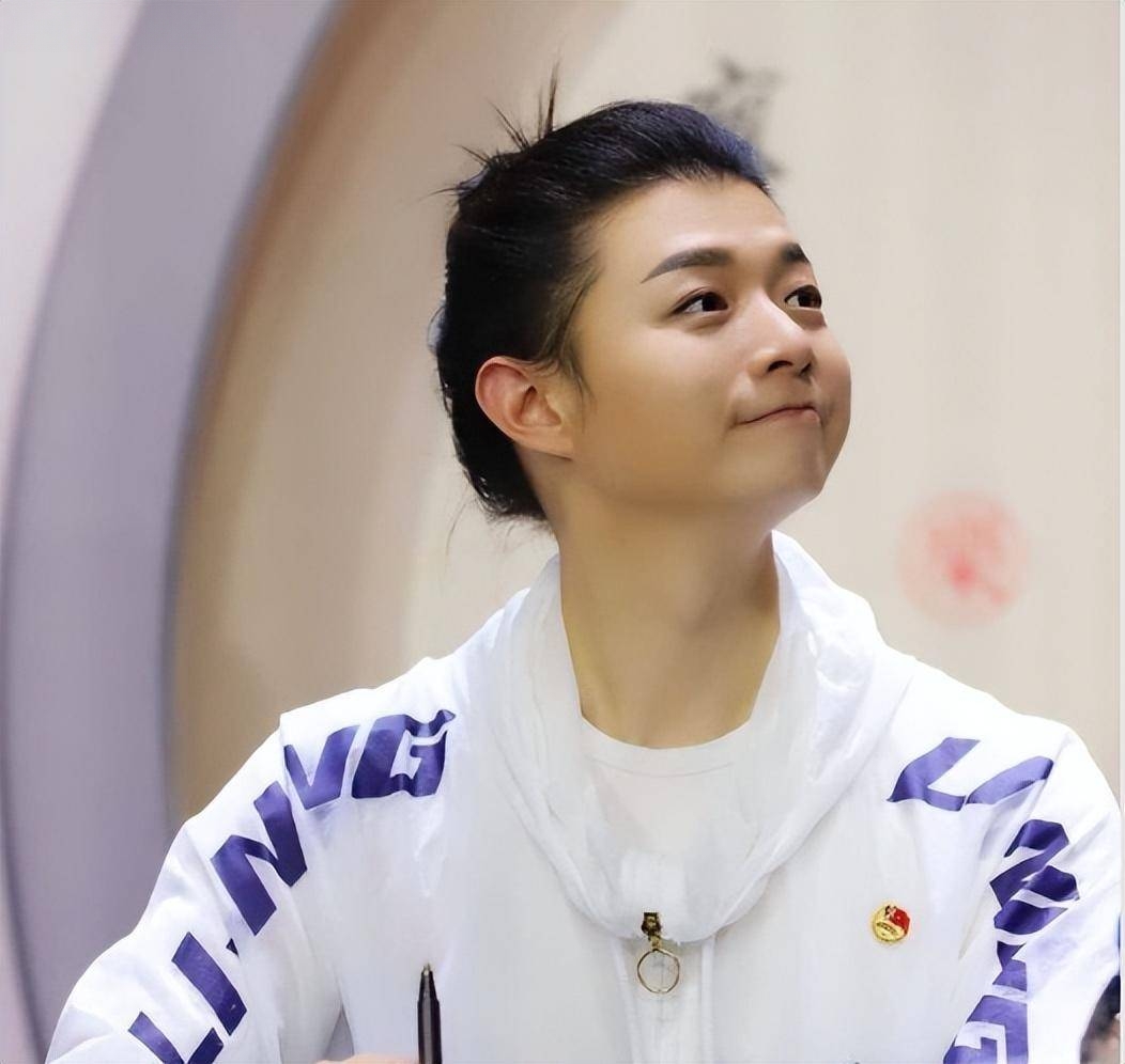 许久未见的霍尊终露面,剪掉了长发,也把"娘"字拿掉了?