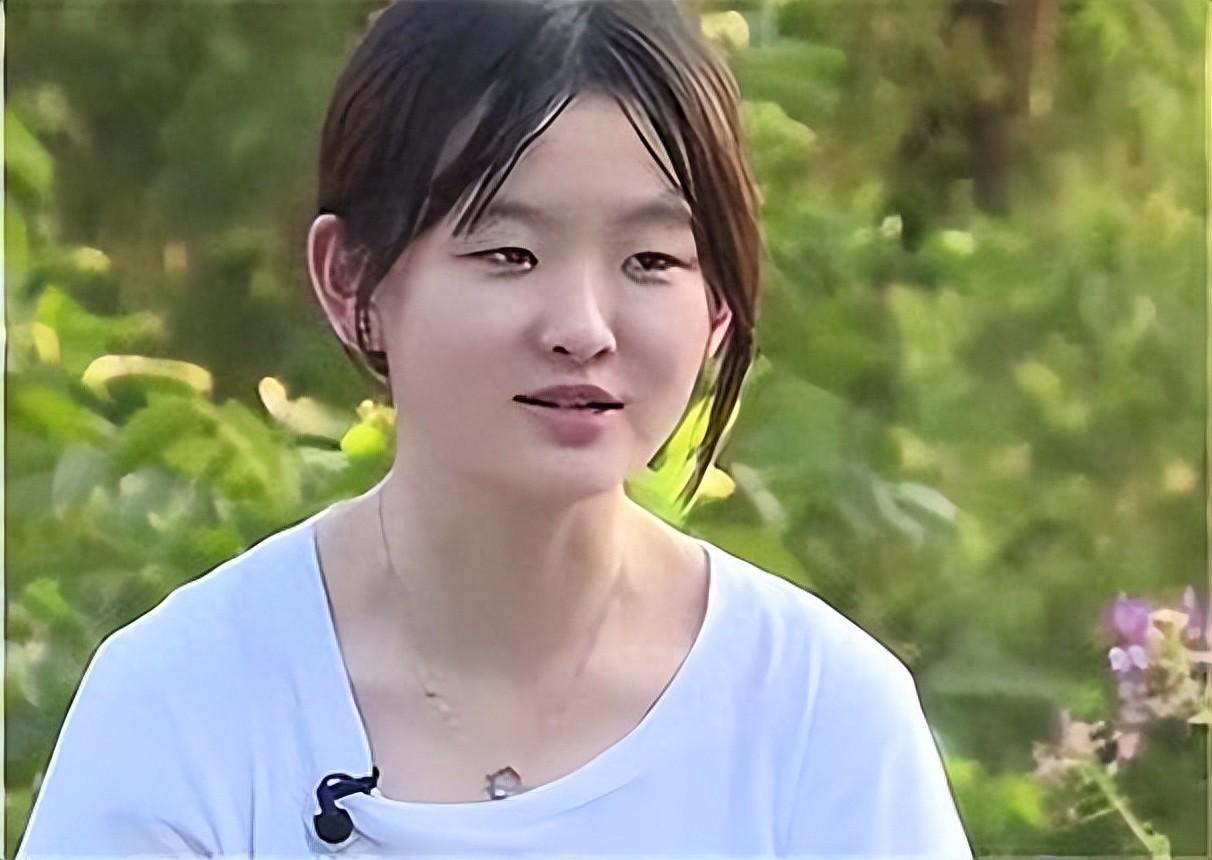 2017年,因疯狂追星被送两次《变形计》的陈思媛,后来考上北大?