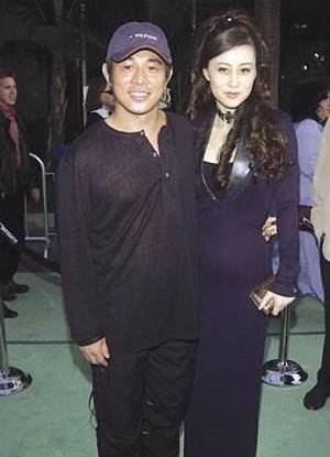 1999年李连杰赴美娶利智风光大婚,被港媒10个字嘲讽颜面扫地