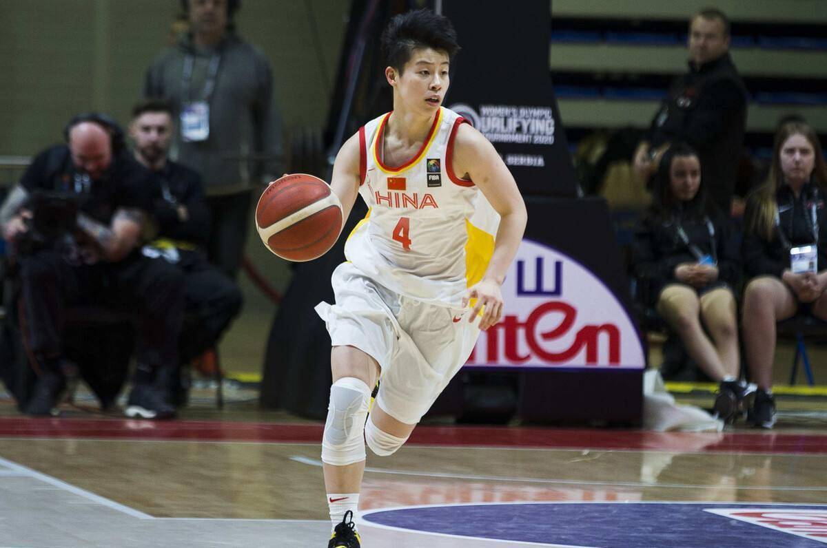 全场比赛李缘16次出手,仅仅命中2球啊,命中率是非常低,虽然也送出了7