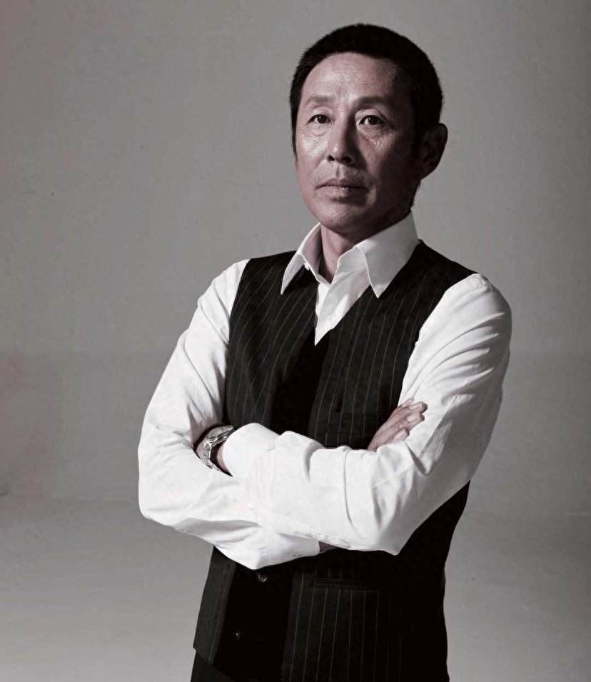 陈道明被调入中央电视台制作中心担任演员,1981年演出毕业话剧《无辜