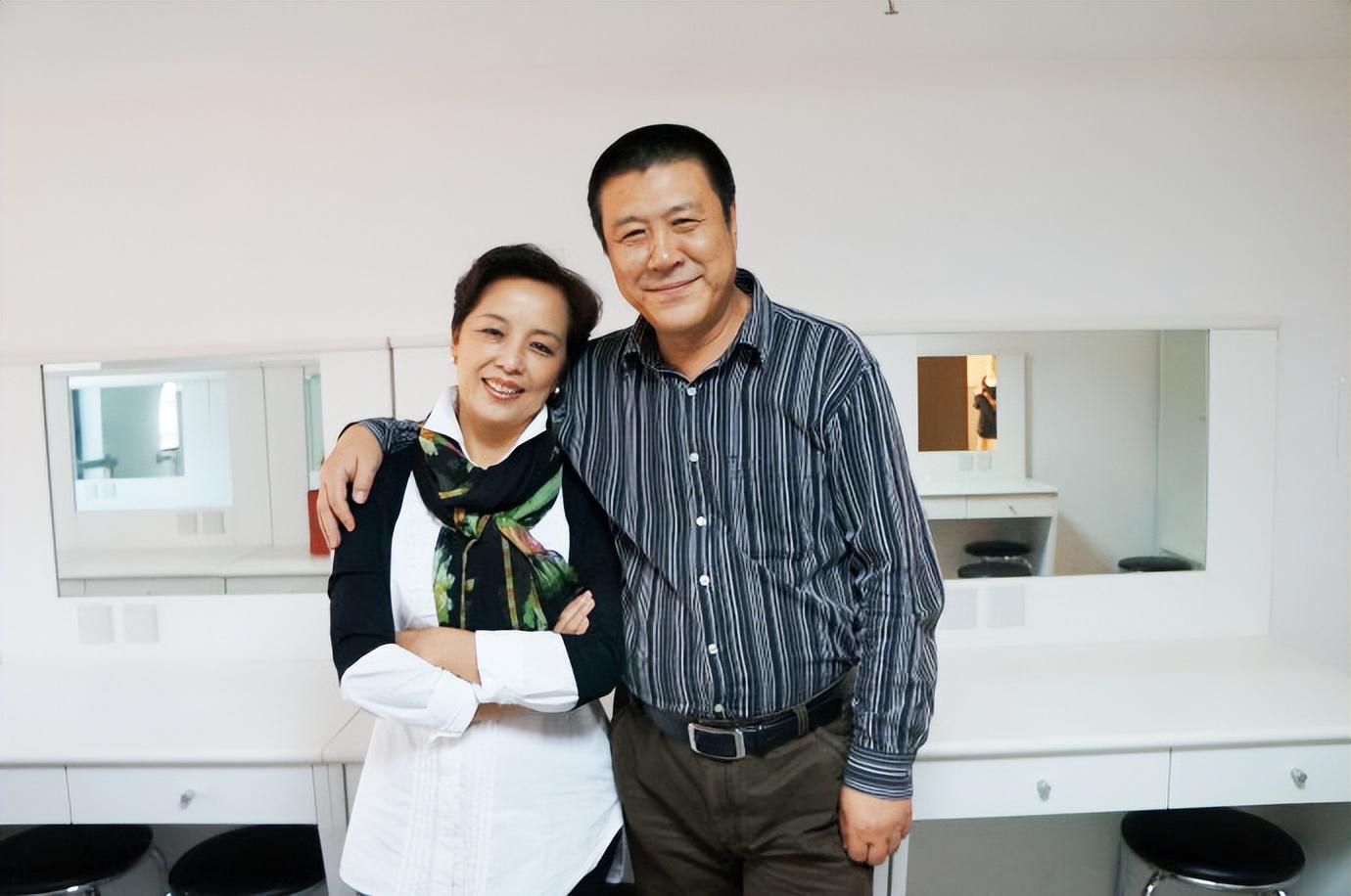 著名演员吕凉:父亲母亲先后早逝,北方汉子当上海女婿幸福吗?