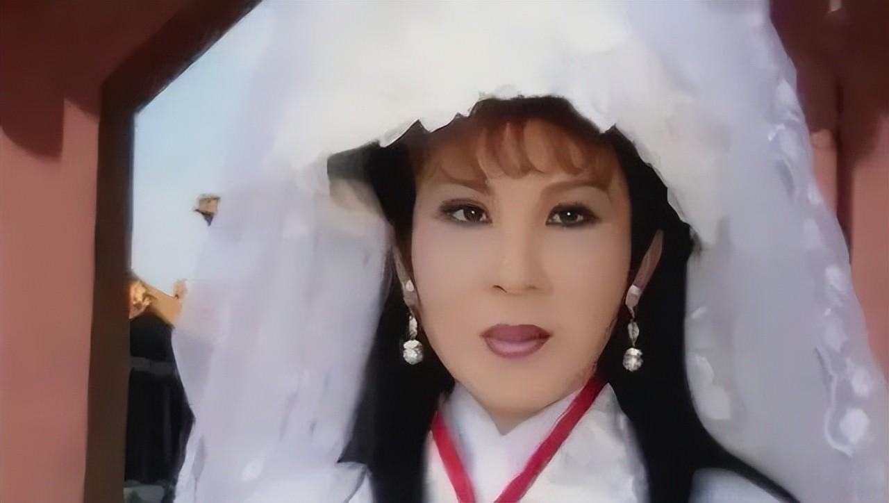 若杨钧钧20岁演古龙剧,就不会被叫西门大妈了