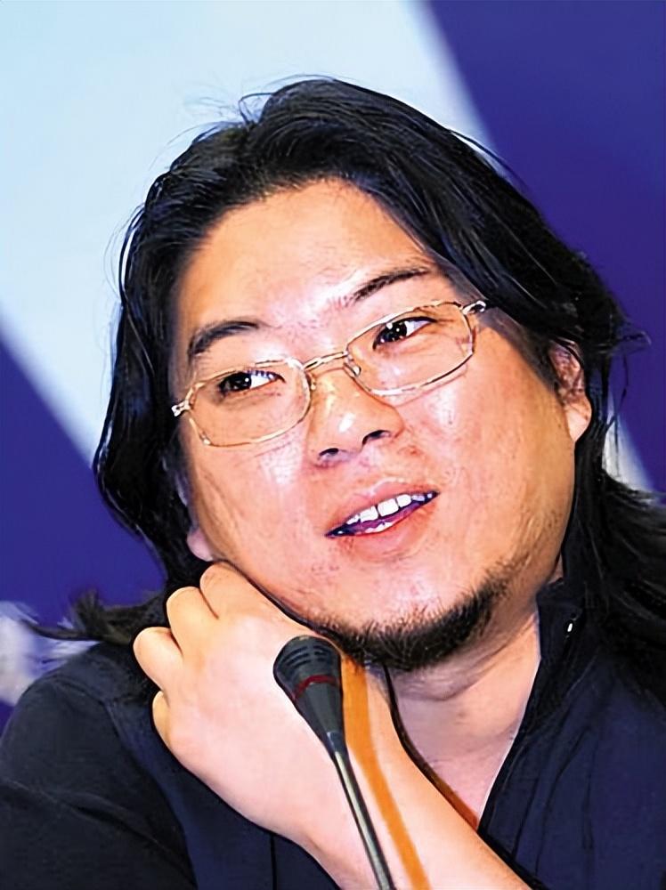 从公知到公敌,"风流才子"高晓松出身清华世家,却被骂到关直播