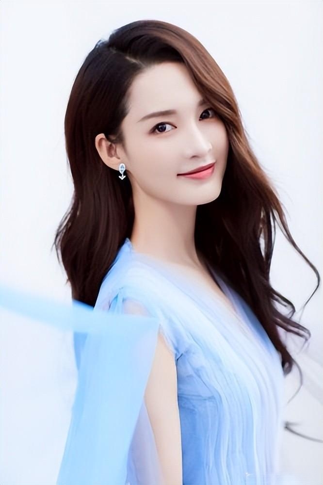 没想到,2023年8月刚开始,32岁李沁就以这样的方式,败光观众缘 没想到,2023年8月刚开始,32岁李沁就以这样的方式,败光观众缘