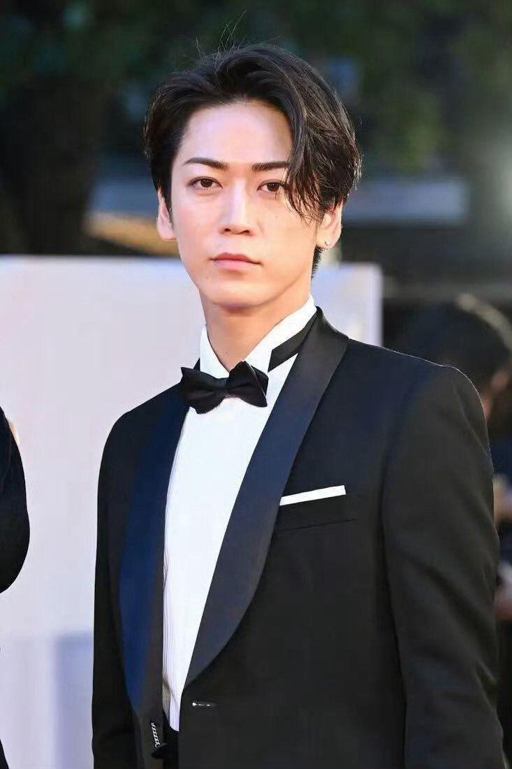 日媒曝光龟梨和也黑料!夜店常客,背着女友强吻陪酒女子暴力动粗