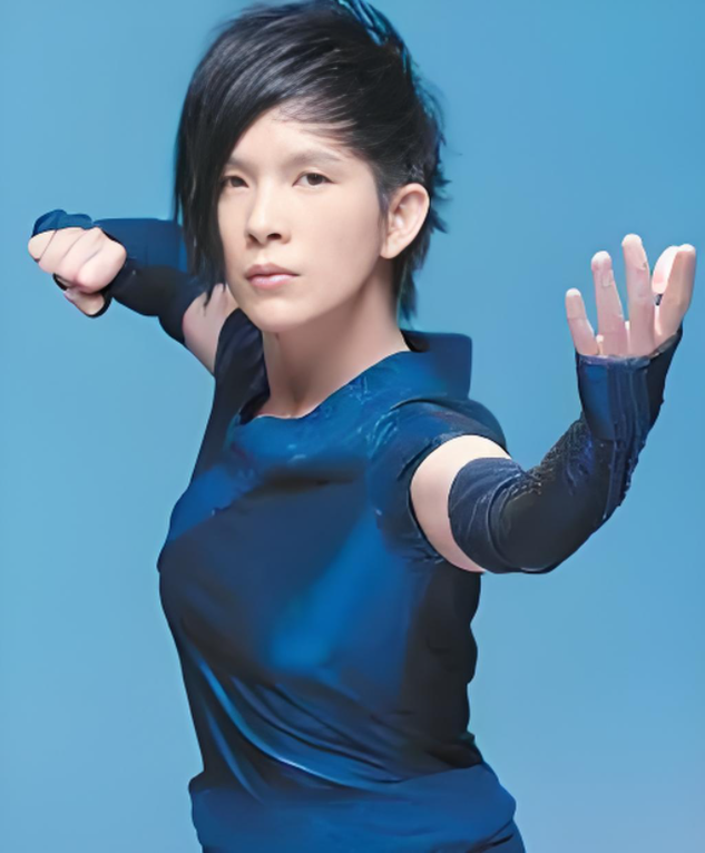 男女通吃的潘美辰,因一张满脸胡茬的照片,彻底撕下了她的遮羞布