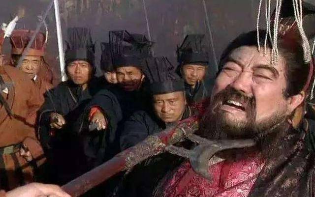 李肃执戟刺杀董卓,董卓右臂负伤,跌下马来,大声呼救:"吾儿奉先何在?