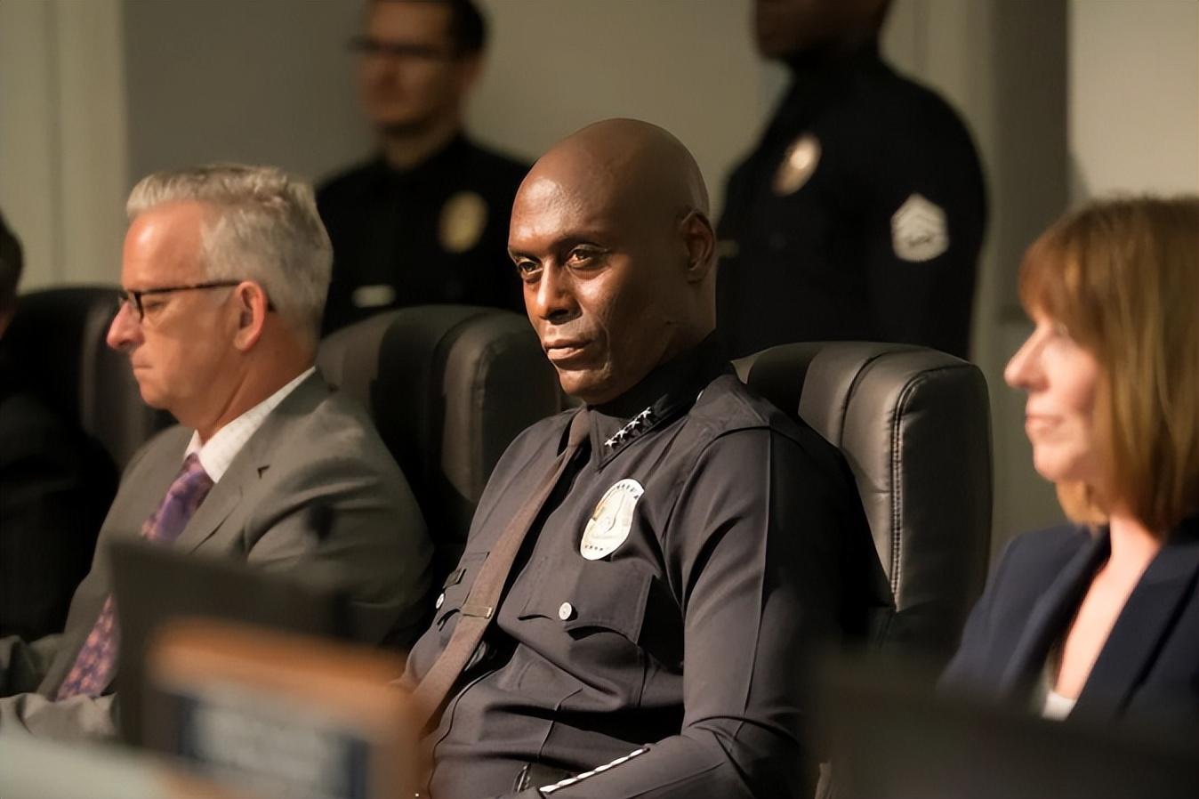 里的欧文…netflix真人版《生化危机》系列中的反派阿尔伯特威斯克