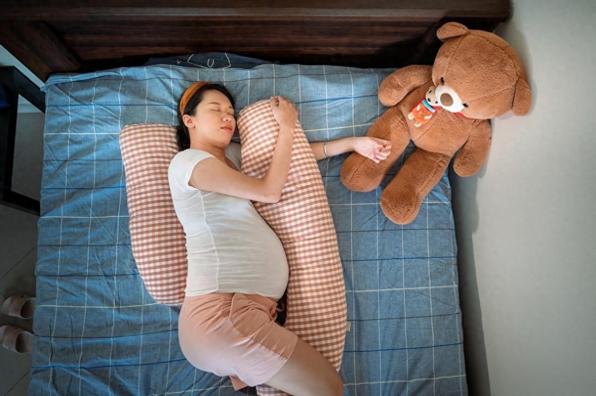 孕妈晚上一睡觉,胎儿就"兴奋"起来了?可能与睡姿有关