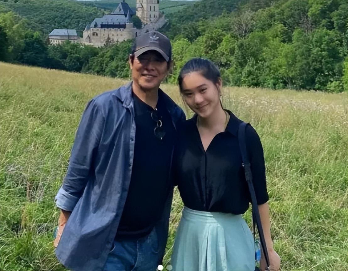 同是李连杰的基因,把前妻和利智女儿一对比,差距就出来了