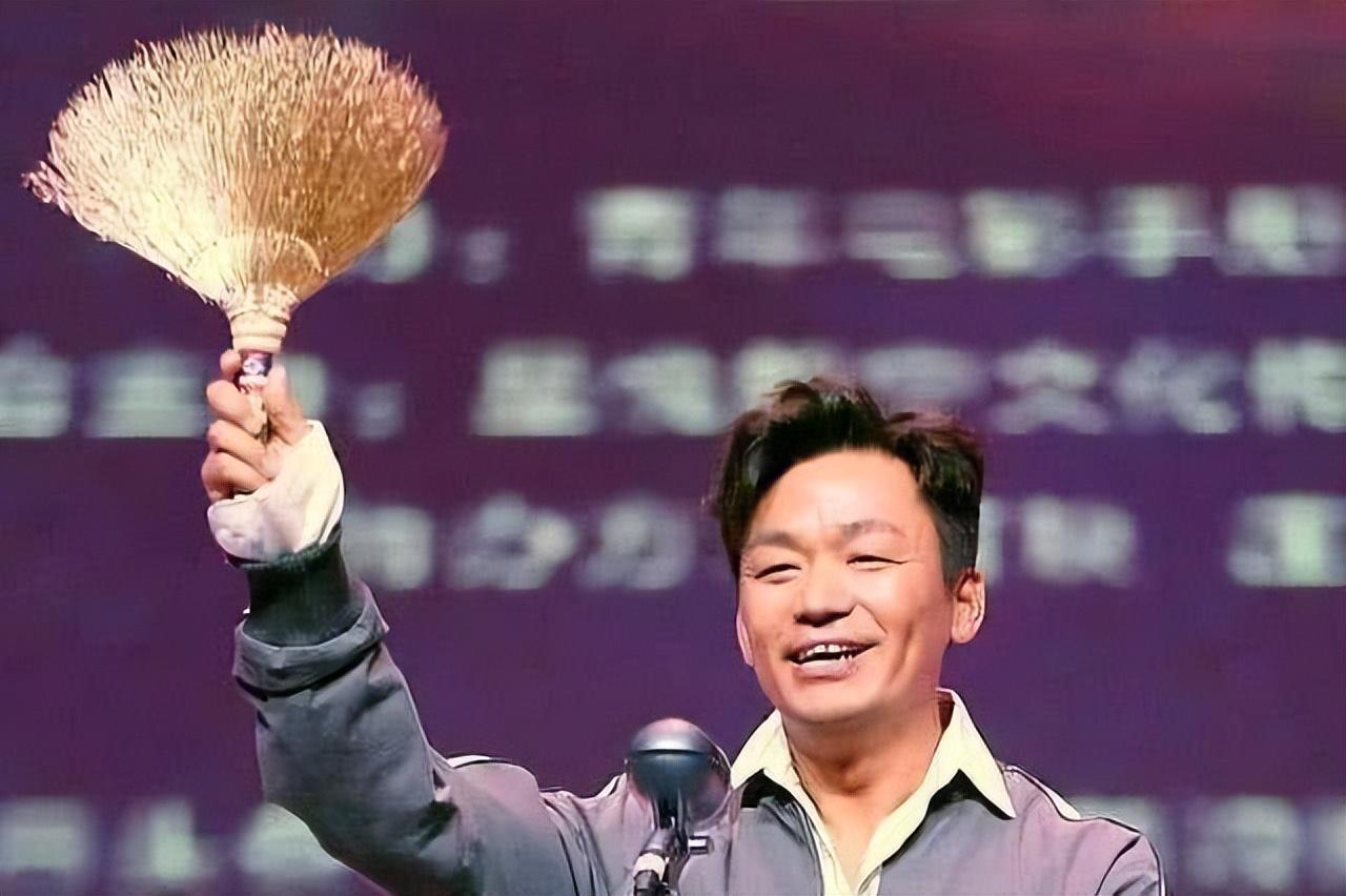 线上的网友也评价:王宝强这次非常努力,这部电影的人物设定和影片质感