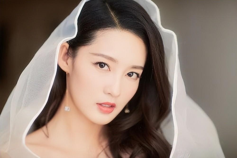 没想到,2023年8月刚开始,32岁李沁就以这样的方式,败光观众缘 没想到,2023年8月刚开始,32岁李沁就以这样的方式,败光观众缘