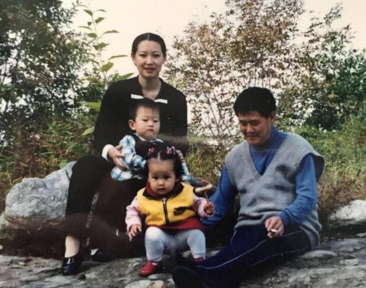 赵本山39岁那年,二婚娶的妻子马丽娟生了一对龙凤胎,儿子小名叫牛牛