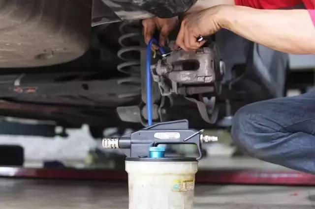 刹车油多久换一次才合适