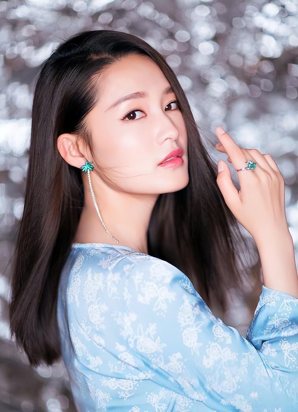 没想到,2023年8月刚开始,32岁李沁就以这样的方式,败光观众缘 没想到,2023年8月刚开始,32岁李沁就以这样的方式,败光观众缘