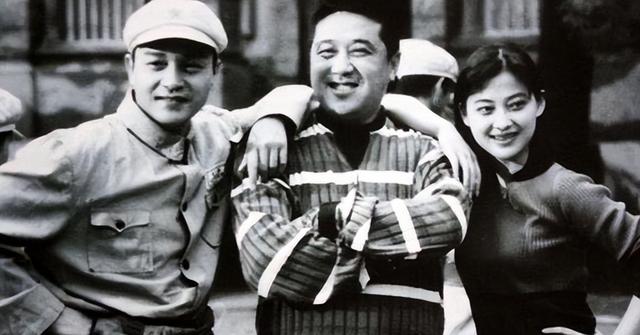 事业爱情,全部鸡飞蛋打.因为没过多久,梅婷便与叶大鹰分手了.