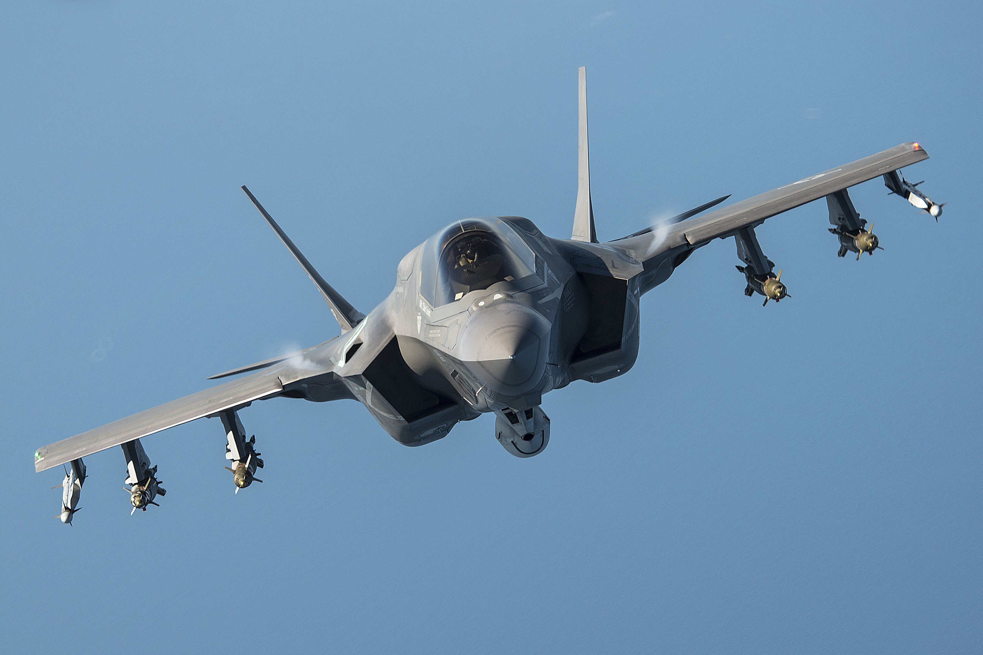 数百架f35成鸡肋?歼20扯下美国对华隐身战机"c形包围圈"画皮