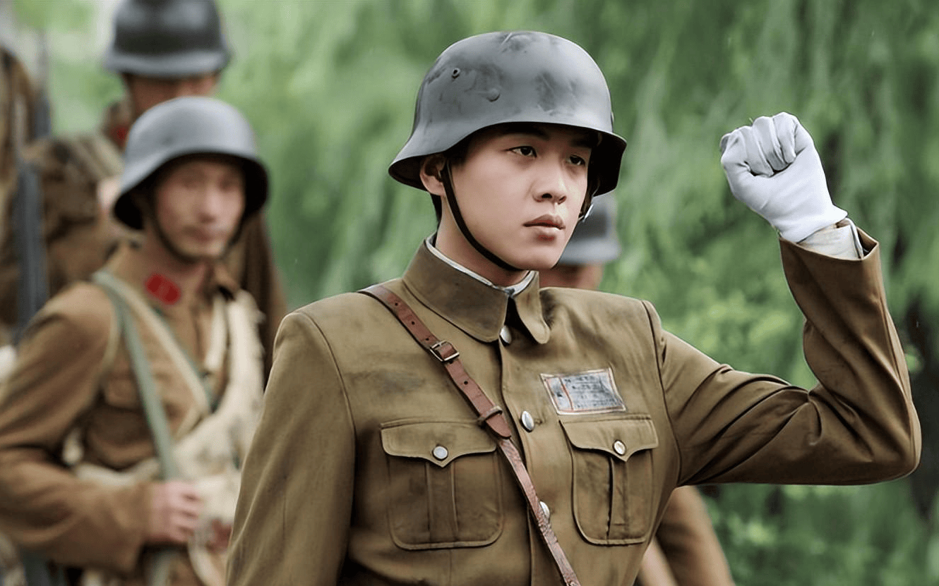 同样是演周卫国,将文章和张若昀放在一起,两者的差距却不言而喻