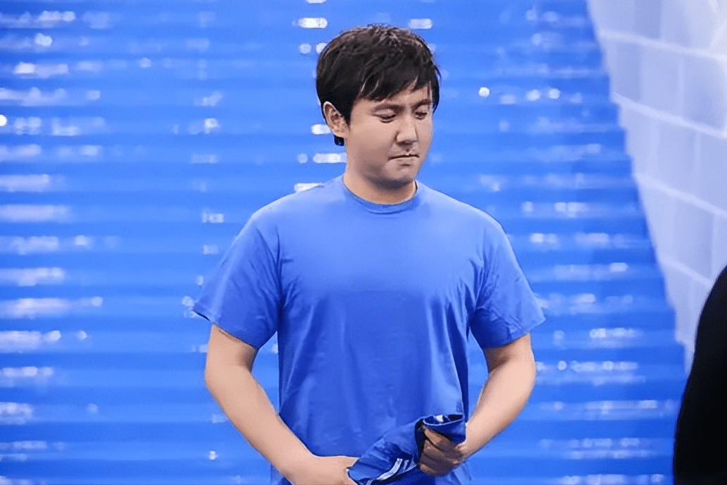 曝沈腾病情恶化,赶赴国外做恢复治疗,女子深夜与男性友人聚餐