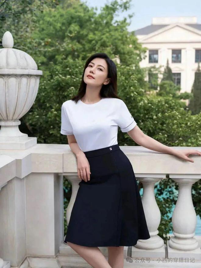 45岁女神高圆圆太会穿了,大气又高级,不愧是普通女性的穿搭榜样