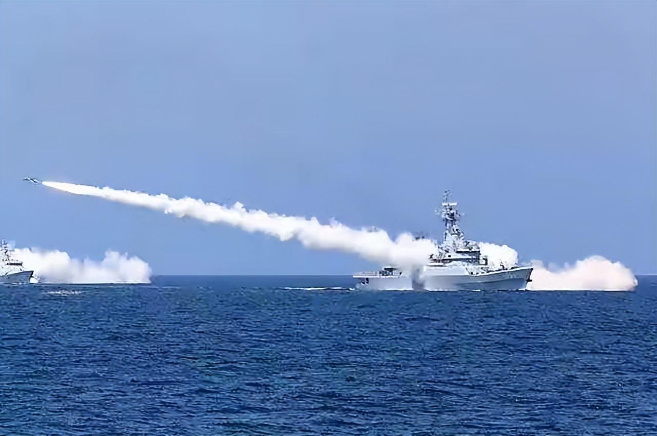 如东风-31a洲际导弹等可搭配最新研发的cl-20炸药,大概约24枚左右,就