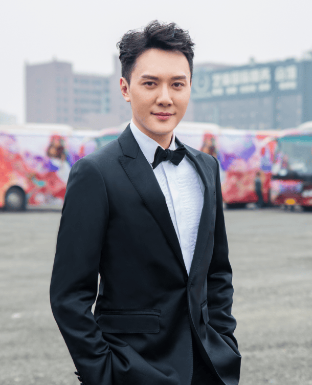 再看看赵丽颖和冯绍峰的差距,只能说赵丽颖这婚离得真好