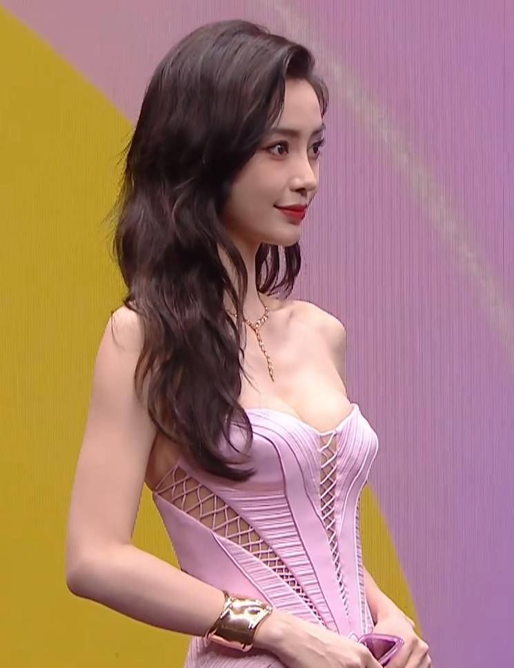 赵丽颖点泪痣,杨颖镂空,热巴深v