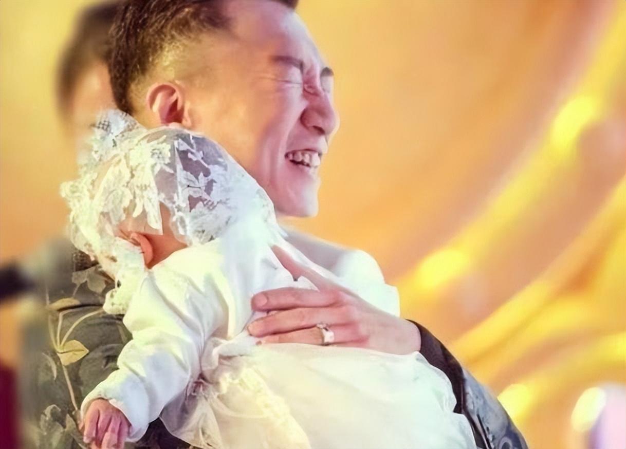 孙红雷父女罕同框,背女儿玩耍获王骏迪盛赞,5岁女儿身高瞩目