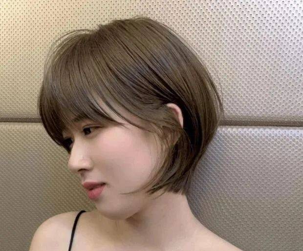 很适合夏天的女生短发发型, 性感迷人,很有清新自然的感觉