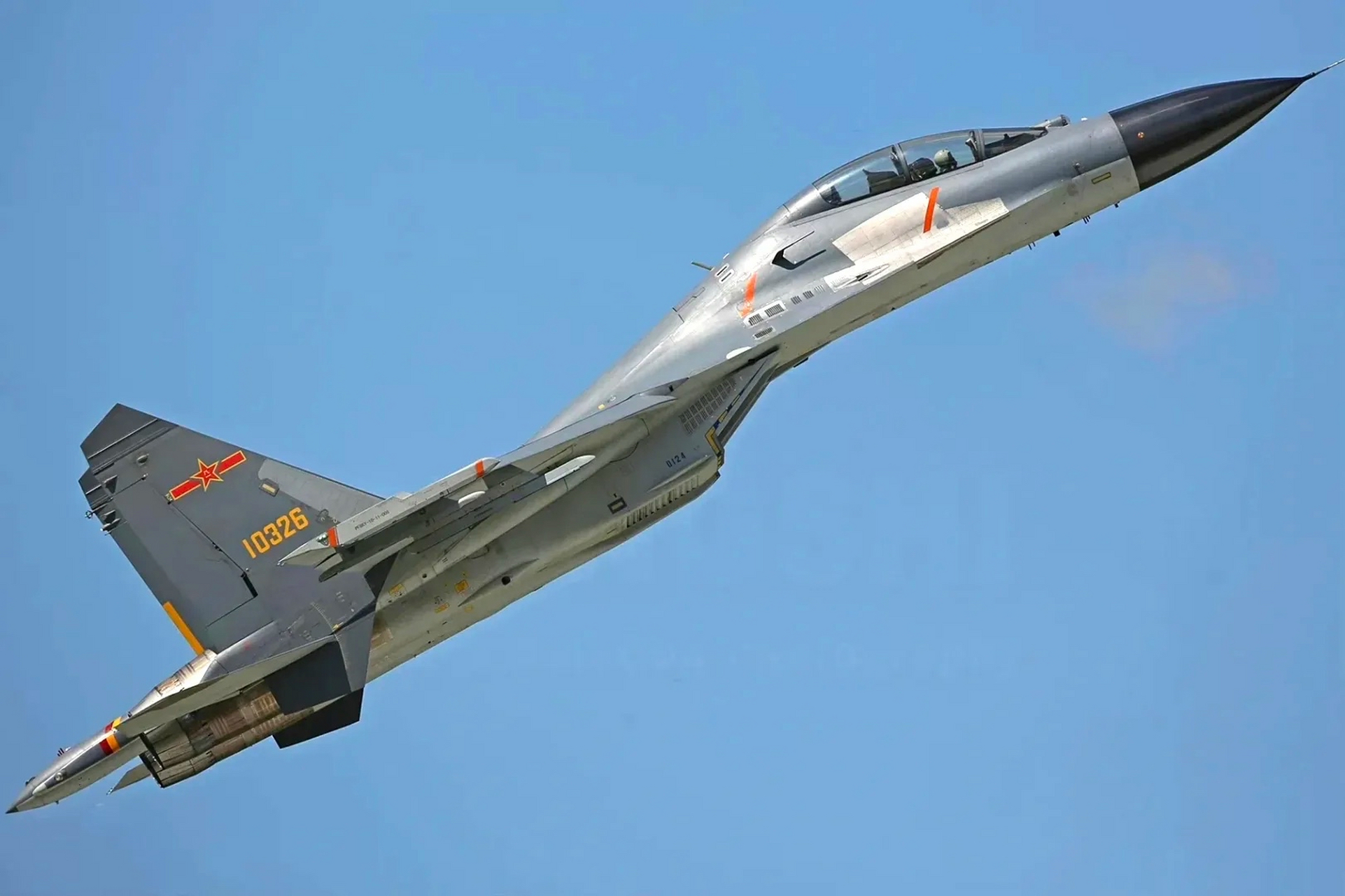 歼11停产10年,歼16服役近400架!空军重型四代机会全面双座化吗