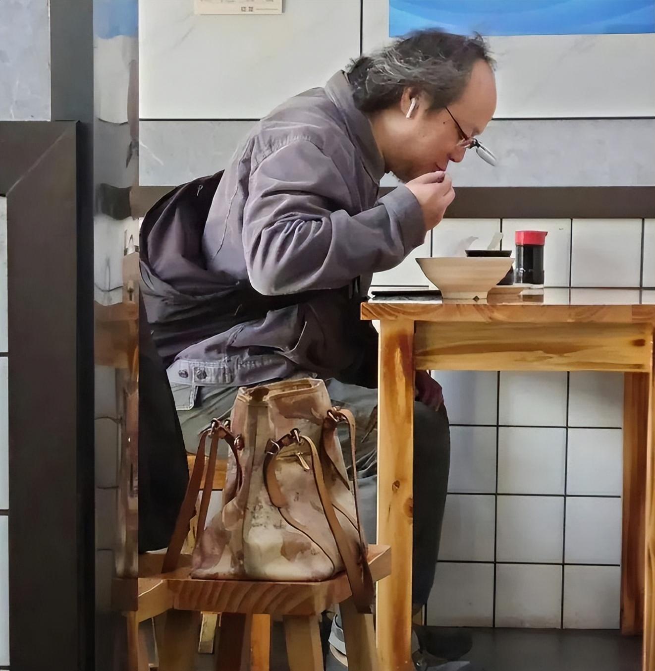 从"摇滚教父"到"落魄大爷",窦唯的人生,藏着太多的意难平