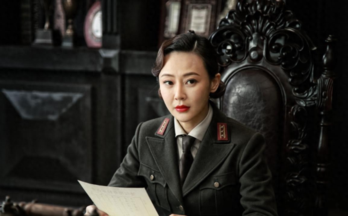 重要潜伏特工一起,破坏敌人计划,传递重要情报,重击日本侵略者的故事