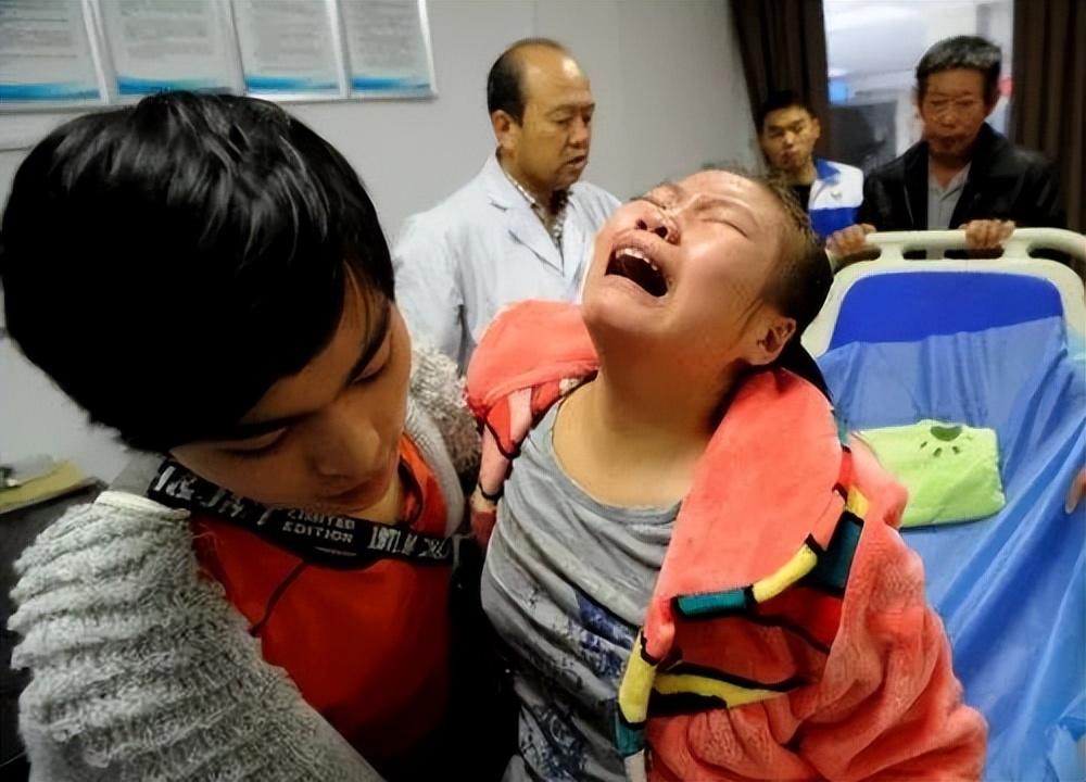 五,给孩子良好的生活环境孩子的生活环境对他们的情绪和行为有着重要