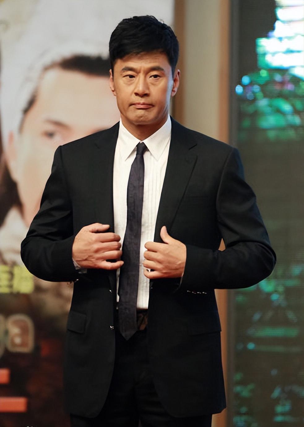 演员于荣光:一生洁身自好,为何到了63岁,妻子坚持要和他离婚?